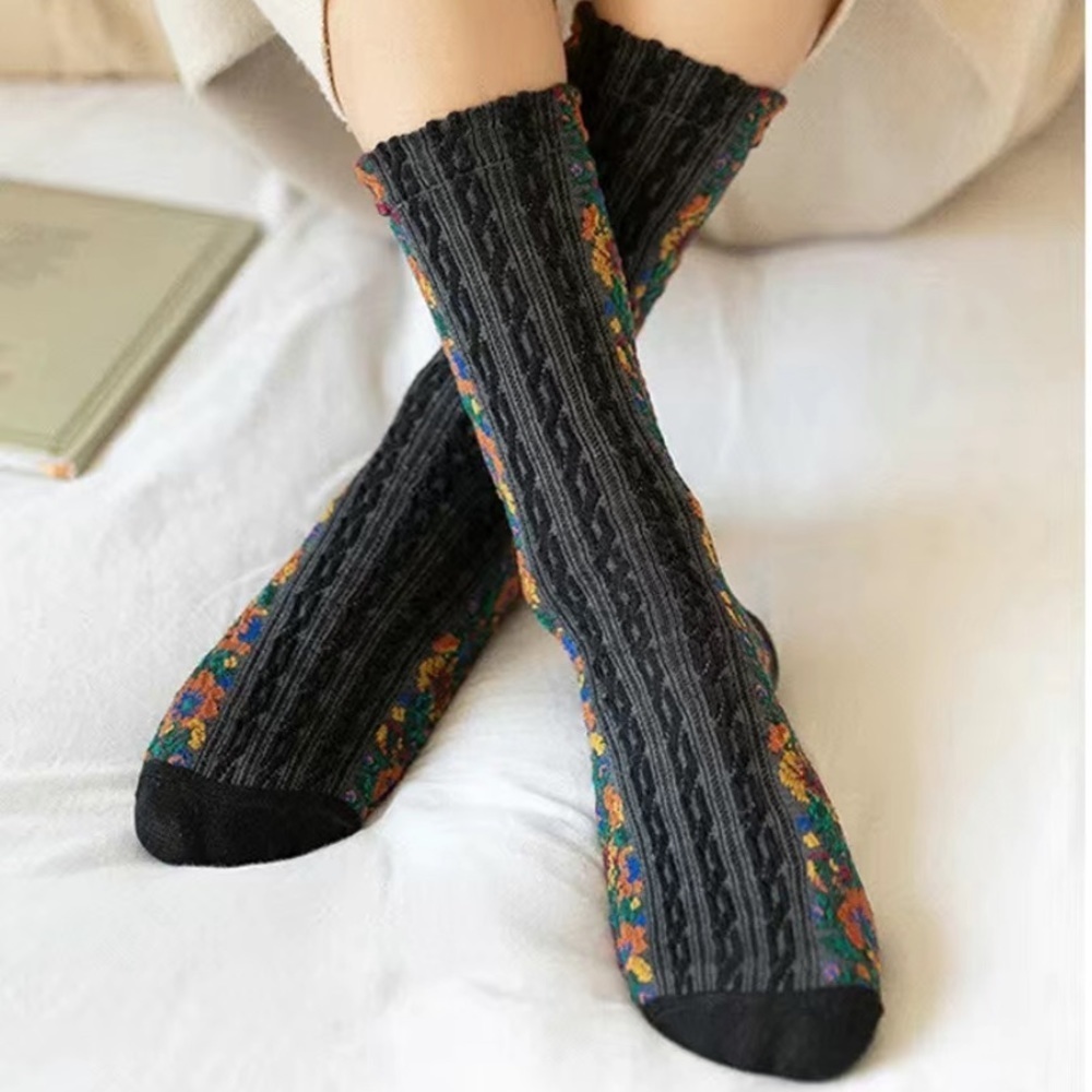 Women’s Embroidered Floral Ethnic Socks 5 Pairs - Picture 8 of 8